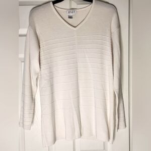 VTG Apart ImpressionsL Cream Long Sleeve WOOL Blend Women’s Sweater with Tucks